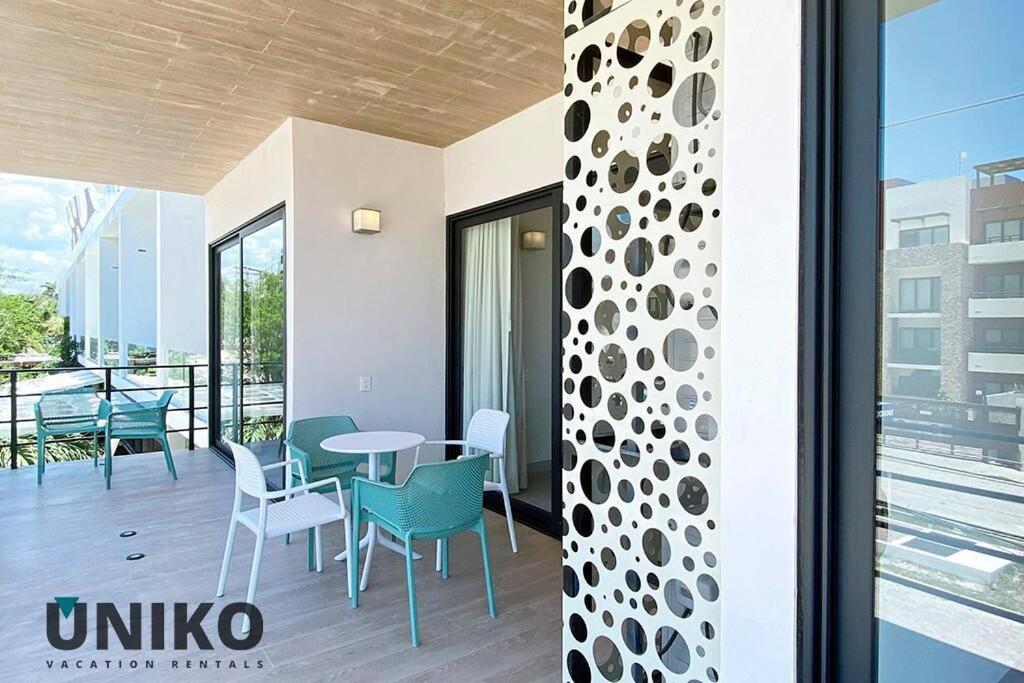 1 Block To The 2br 6pax Rooftop Pool King Bed