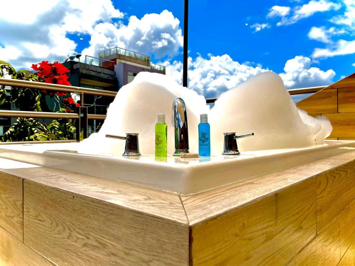 Apartment Cenote Penthouse Terraza & Jacuzzi Panoramicos, Muy Amplio, 2 Pisos Tu Uso Personal Y Exclusivo, 3 Recamaras, Excelente Ubicacion, La Playa Y La Quinta Av Caminando A 10 Minutos, Cerca De Restaurantes, Bares, Bancos, Nomadas Digitales 150 Mbps Playa del Carmen