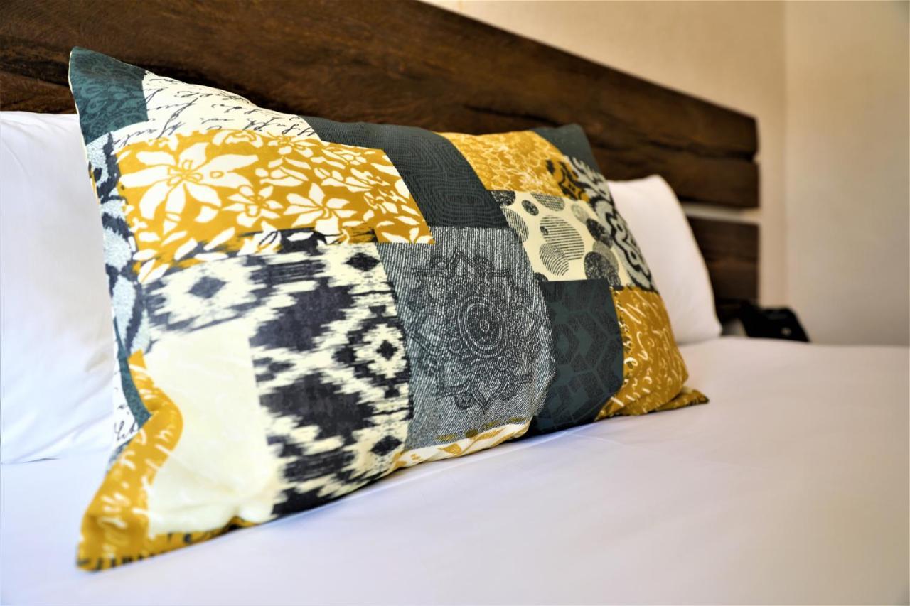 12 Bees By Kavia Hotel