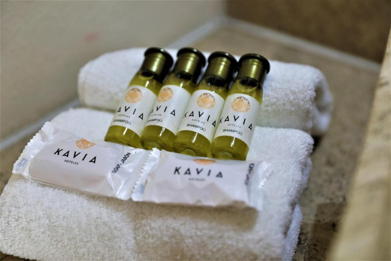 12 Bees By Kavia 3*