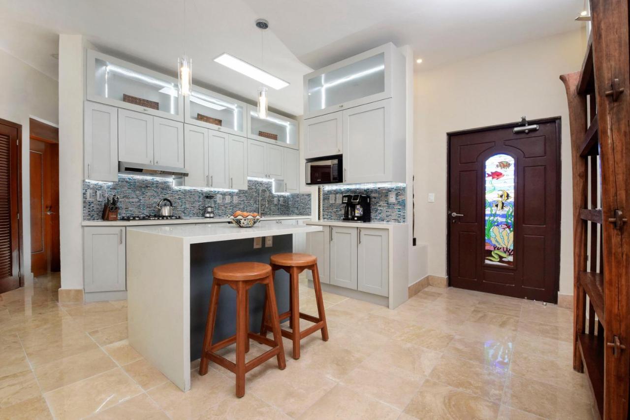 Apartment Oceanfront Luna Encantada With Pool And Great Rates Luna A2 *