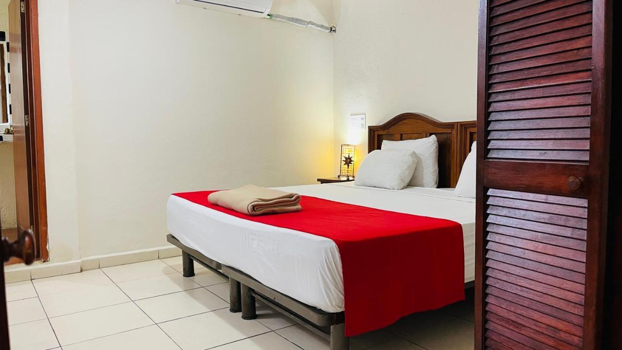 - 5th Avenue Hotel 5*