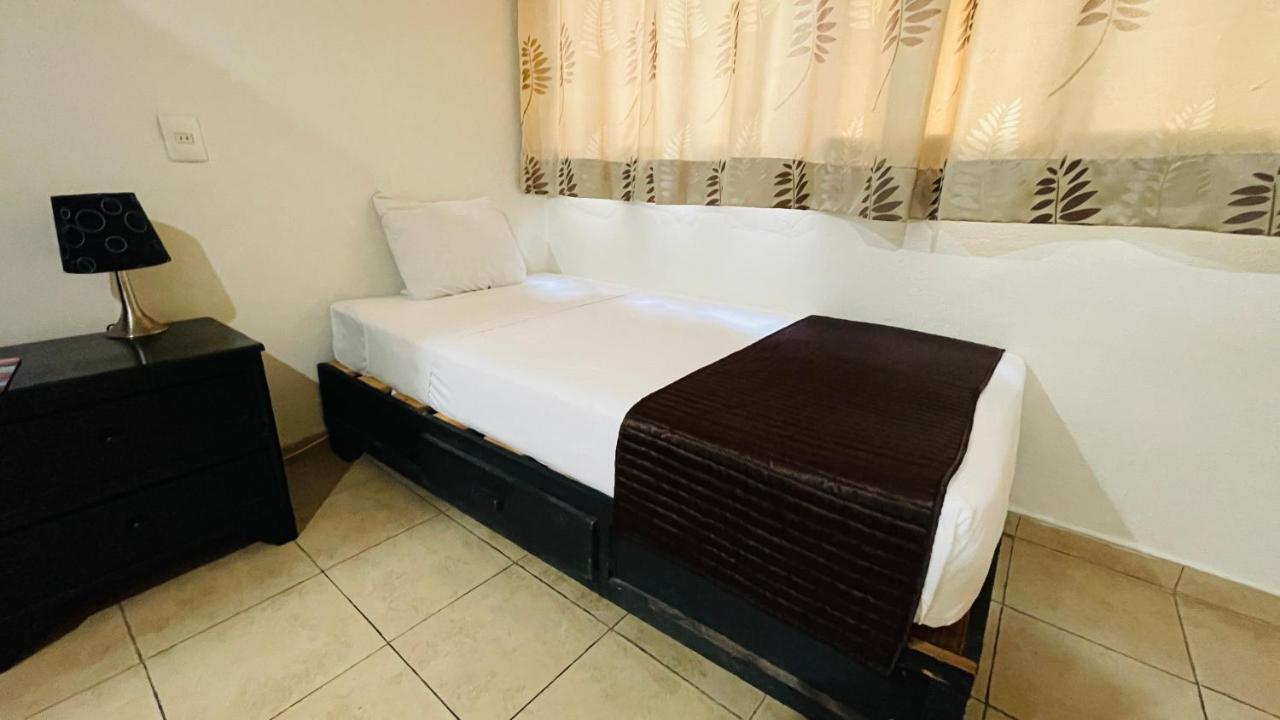 - 5th Avenue Hotel