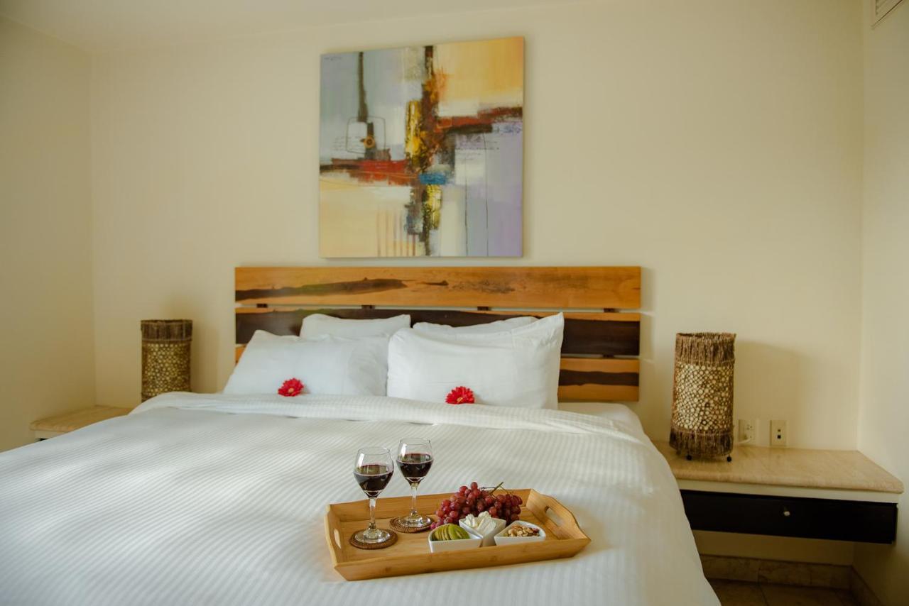 El Taj Oceanfront And Beachside Playa del Carmen