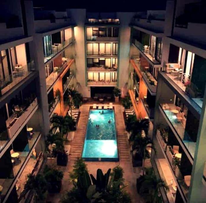 Your Exclusive In The - Amenities & Services For Free!! Appartement