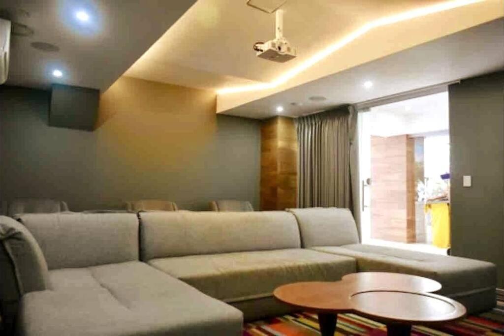 Your Exclusive In The - Amenities & Services For Free!! Appartement