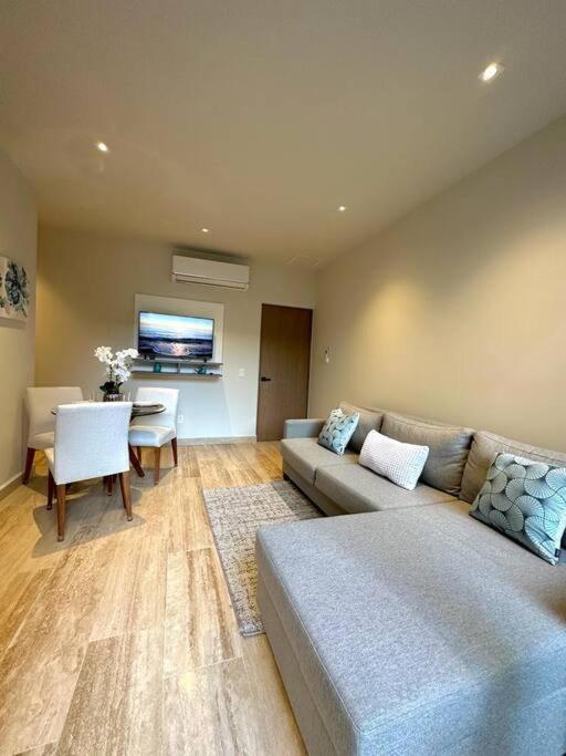 2 Beds Pool View Modern Apt/parking, Gym, Rooftop - 405 Musa Apartment