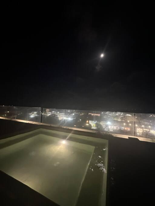 2 Beds Pool View Modern Apt/parking, Gym, Rooftop - 405 Musa Apartment *