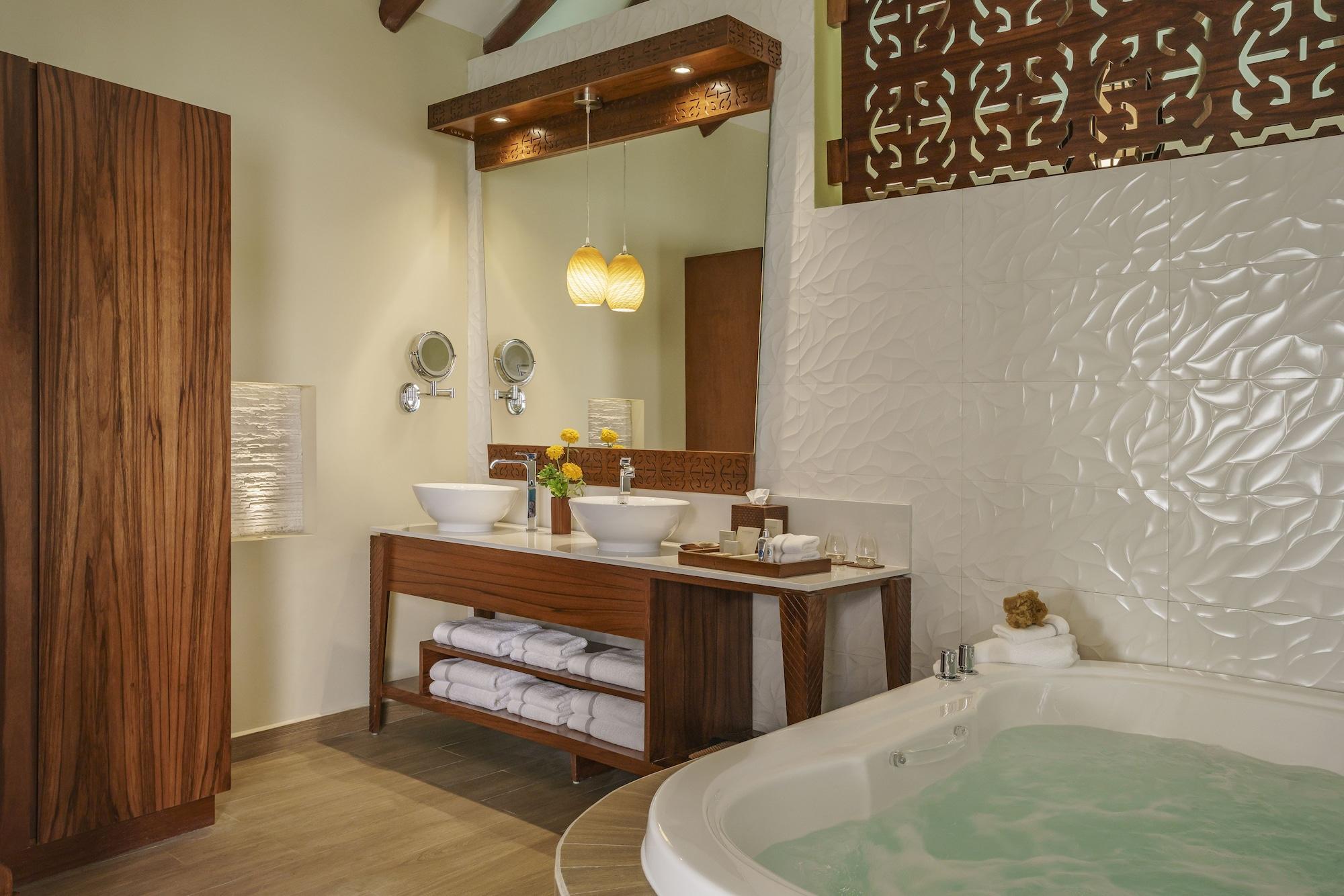 Palafitos Overwater Catamaran, Cenote & Inclusive (adults Only) Playa del Carmen