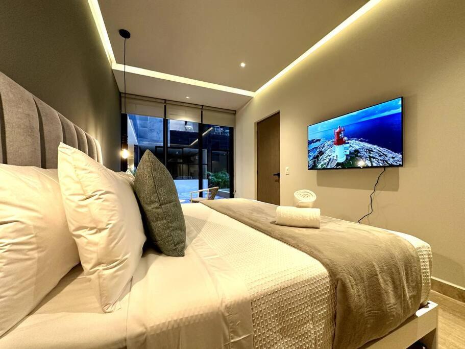Modern Loft With Rooftop Pool Steps From The By Solmar *