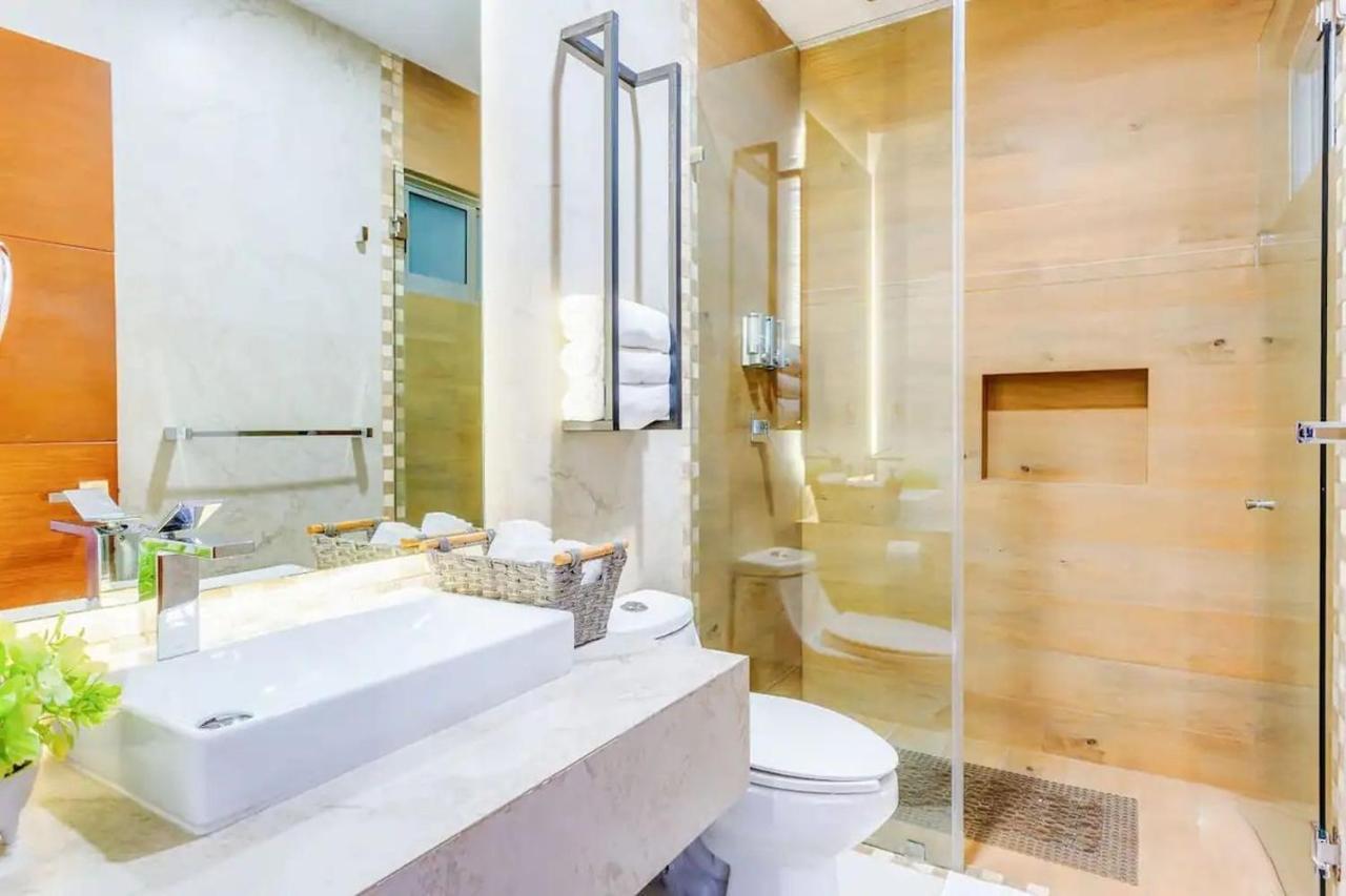 The Eight By Riviera Apartment *