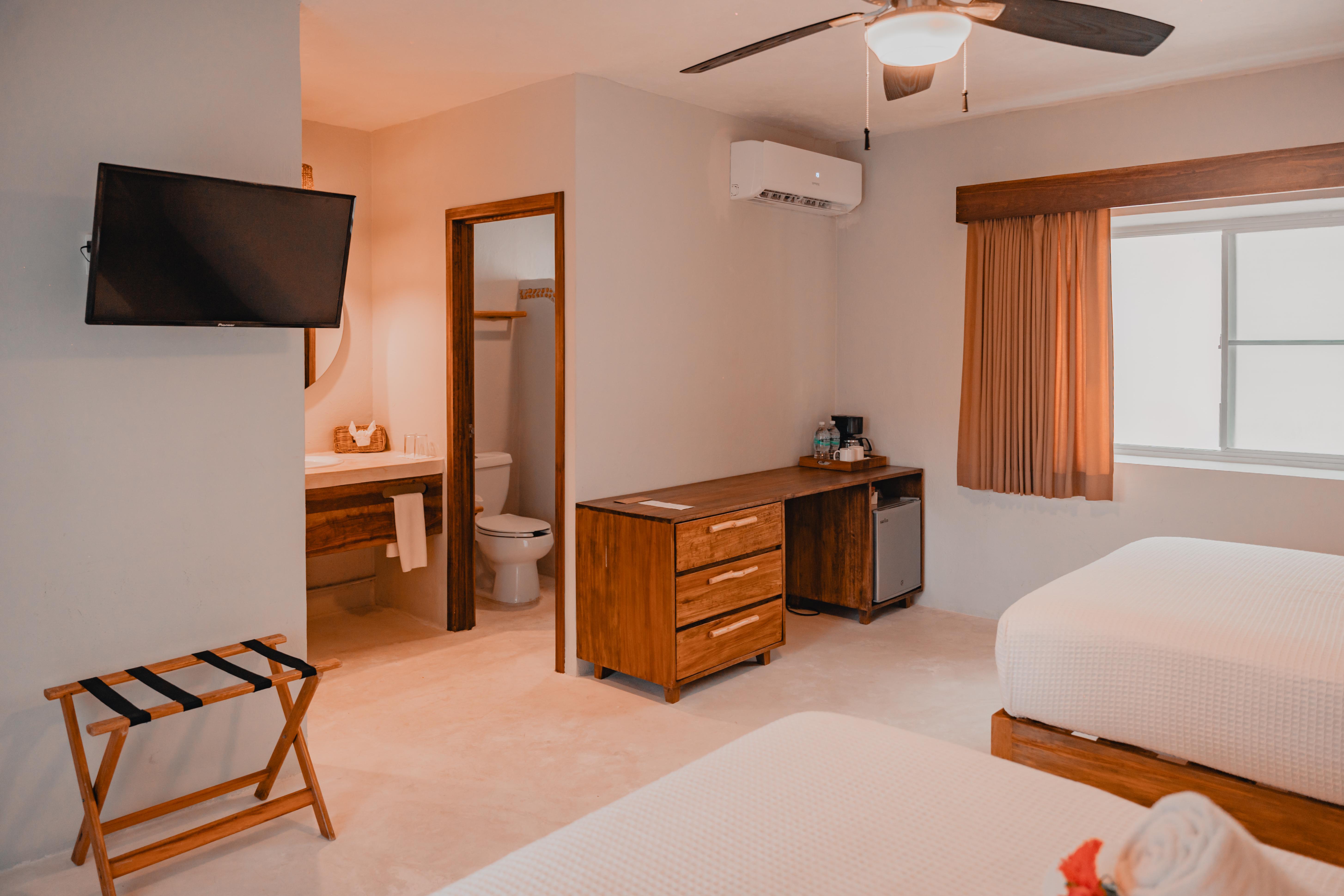 Hotel Petit Lafitte Front &