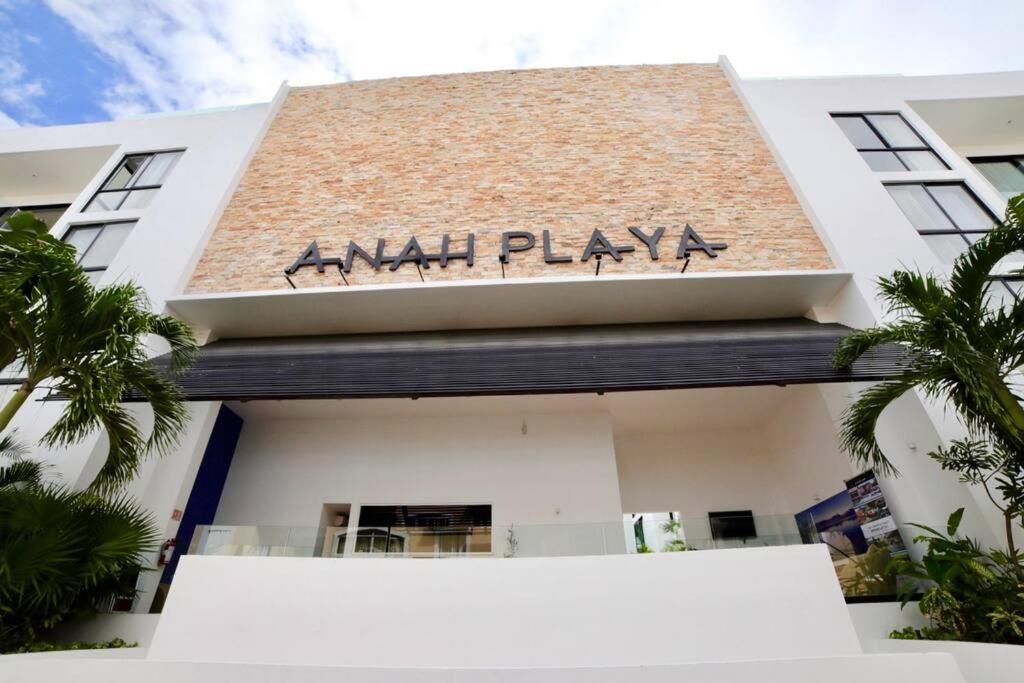 Amazing Anah With Hidromasaje