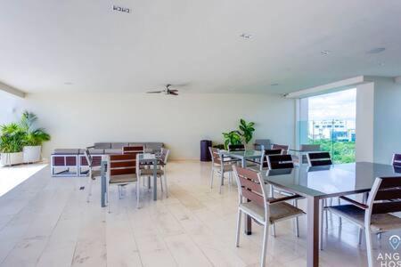 Luxury Escape Street In Playa Rooftop Pool Apartment