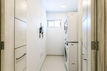New In Residential Area With Amenities & 24hr Security Apartment Playa del Carmen