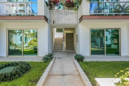 New In Residential Area With Amenities & 24hr Security *
