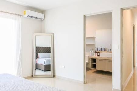 New In Residential Area With Amenities & 24hr Security Apartment