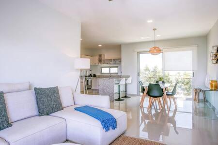 Apartment New In Residential Area With Amenities & 24hr Security *