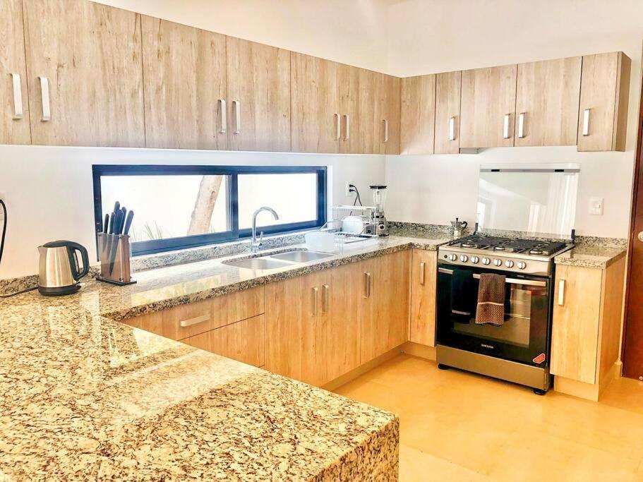 Casa Camilla, Bright, Spacious And Comfortable Holiday home *
