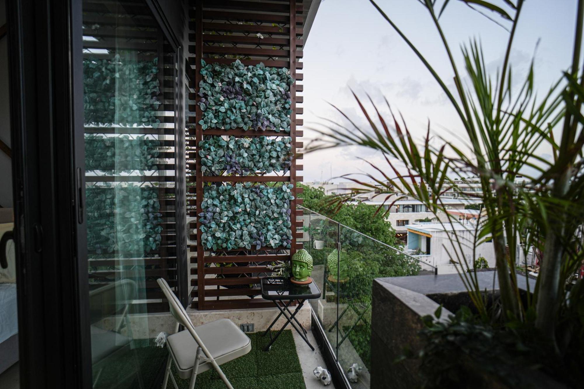 Stunning Studio/ocean Views Pool Apartment