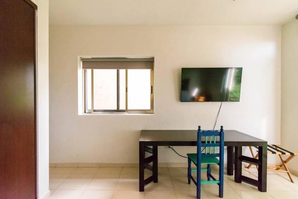 Cenote Penthouse Terraza & Jacuzzi Panoramicos, Muy Amplio, 2 Pisos Tu Uso Personal Y Exclusivo, 3 Recamaras, Excelente Ubicacion, La Playa Y La Quinta Av Caminando A 10 Minutos, Cerca De Restaurantes, Bares, Bancos, Nomadas Digitales 150 Mbps * Playa del Carmen