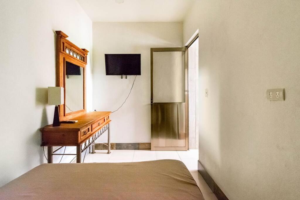 Cenote Penthouse Terraza & Jacuzzi Panoramicos, Muy Amplio, 2 Pisos Tu Uso Personal Y Exclusivo, 3 Recamaras, Excelente Ubicacion, La Playa Y La Quinta Av Caminando A 10 Minutos, Cerca De Restaurantes, Bares, Bancos, Nomadas Digitales 150 Mbps *