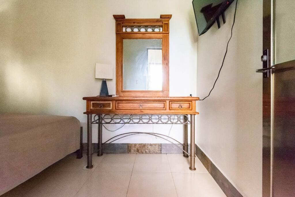 Cenote Penthouse Terraza & Jacuzzi Panoramicos, Muy Amplio, 2 Pisos Tu Uso Personal Y Exclusivo, 3 Recamaras, Excelente Ubicacion, La Playa Y La Quinta Av Caminando A 10 Minutos, Cerca De Restaurantes, Bares, Bancos, Nomadas Digitales 150 Mbps *