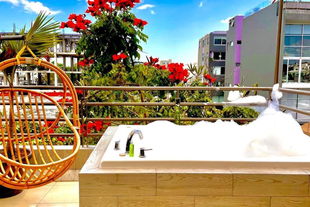 Cenote Penthouse Terraza & Jacuzzi Panoramicos, Muy Amplio, 2 Pisos Tu Uso Personal Y Exclusivo, 3 Recamaras, Excelente Ubicacion, La Playa Y La Quinta Av Caminando A 10 Minutos, Cerca De Restaurantes, Bares, Bancos, Nomadas Digitales 150 Mbps Apartment