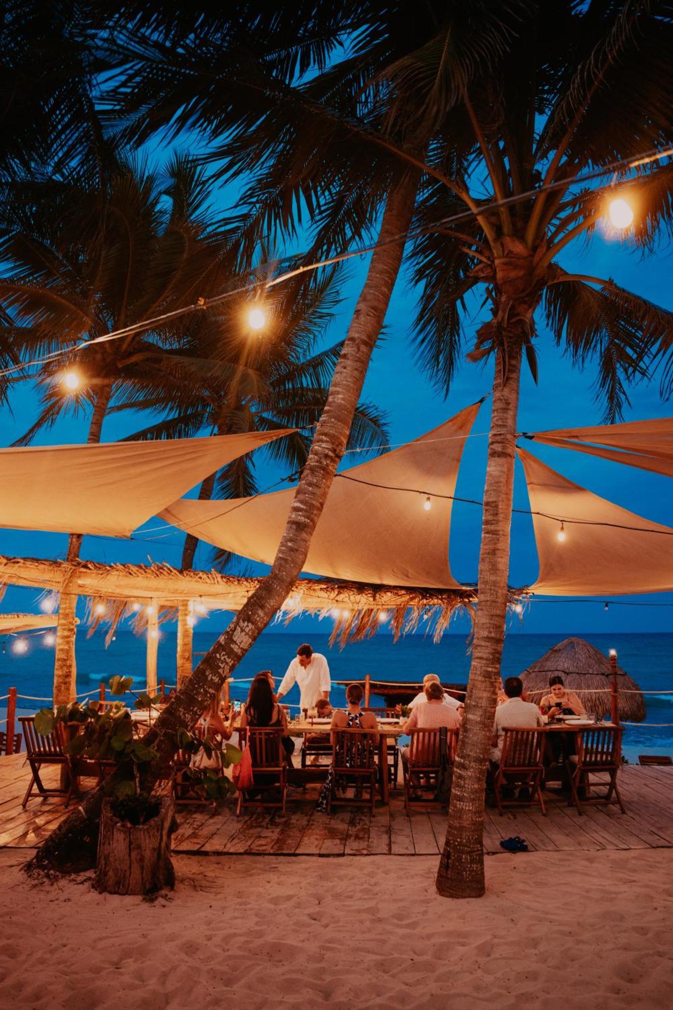 Hotel Petit Lafitte Front & Playa del Carmen