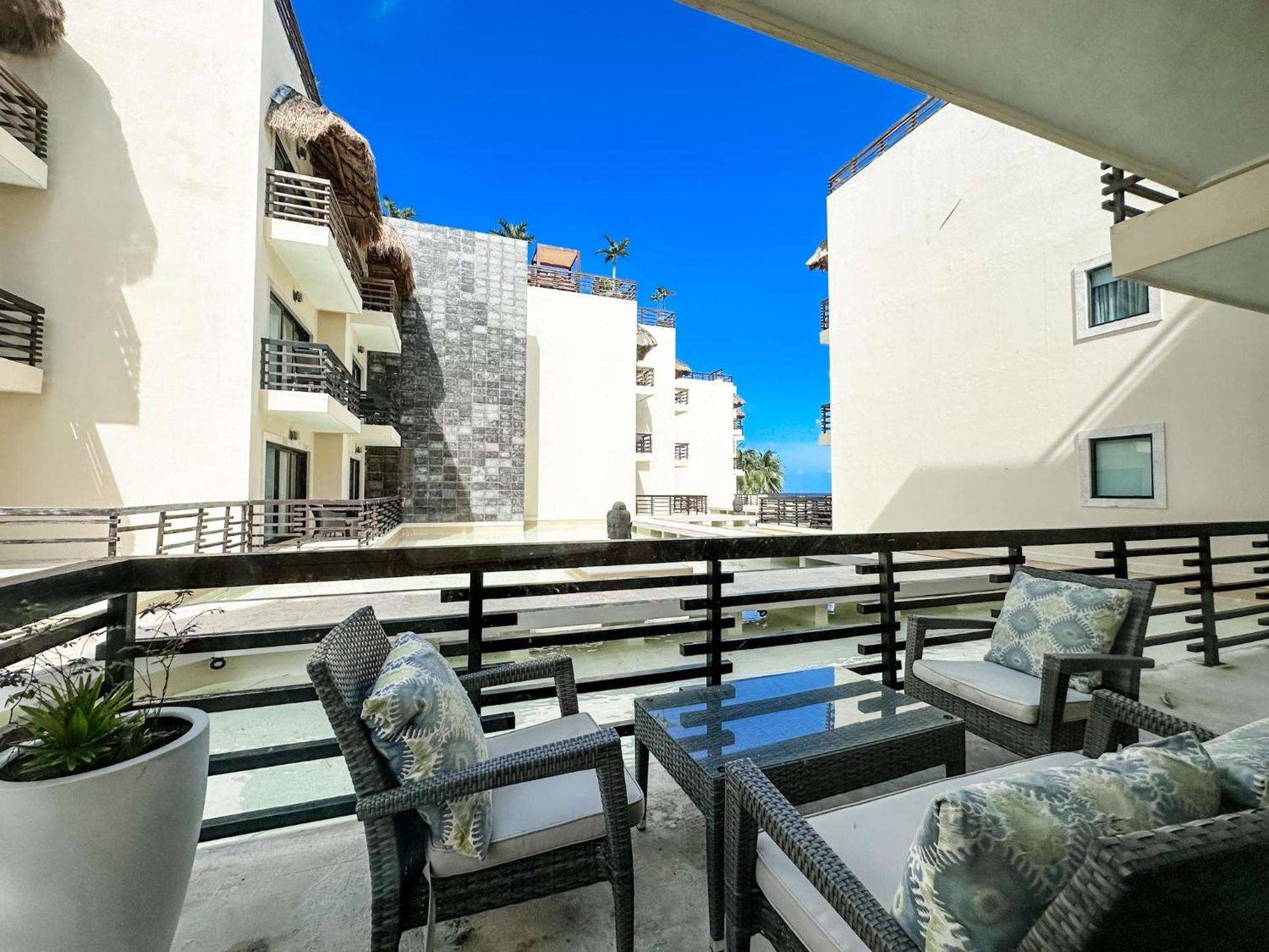 Apartment At 1124 Two Bed Reflecting Pool View Close Beach *