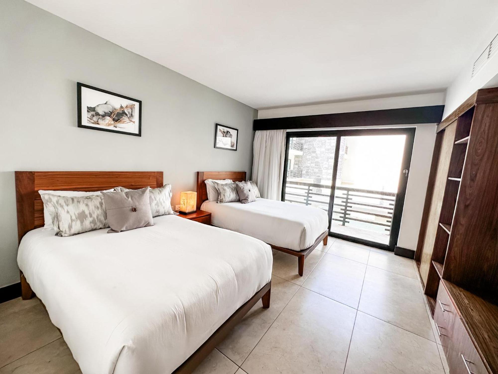 Apartment At 1124 Two Bed Reflecting Pool View Close Beach *