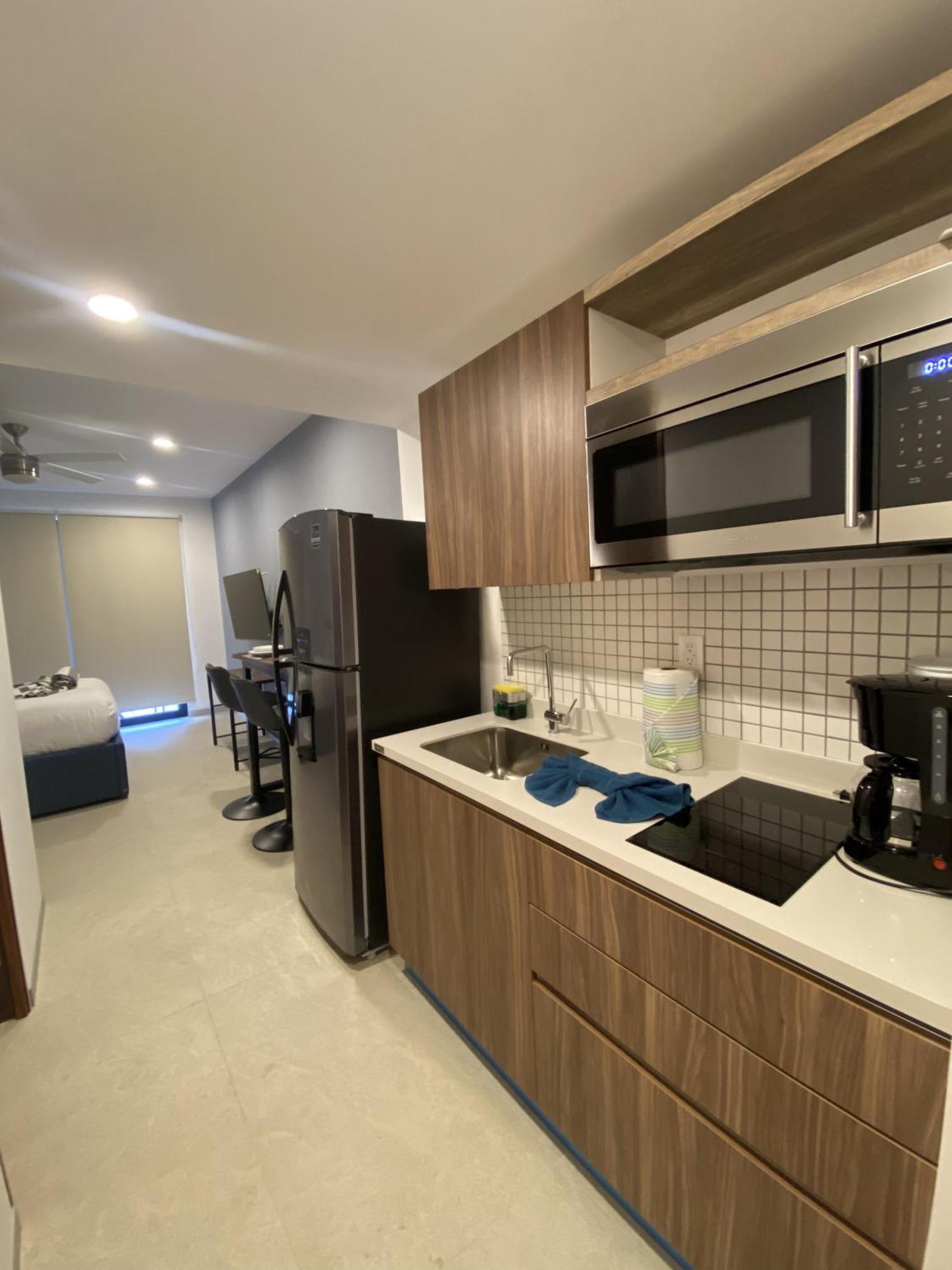 Stylish 1br Near Attractions, 2 Incredible Pools, Gym,cinema Apartment *
