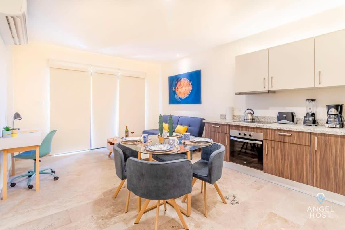 Holiday home Roof Pool, Gym, Full Kitchen, 4 Blocks To 5th Ave *