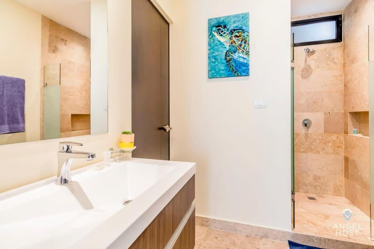 Holiday home Roof Pool, Gym, Full Kitchen, 4 Blocks To 5th Ave *