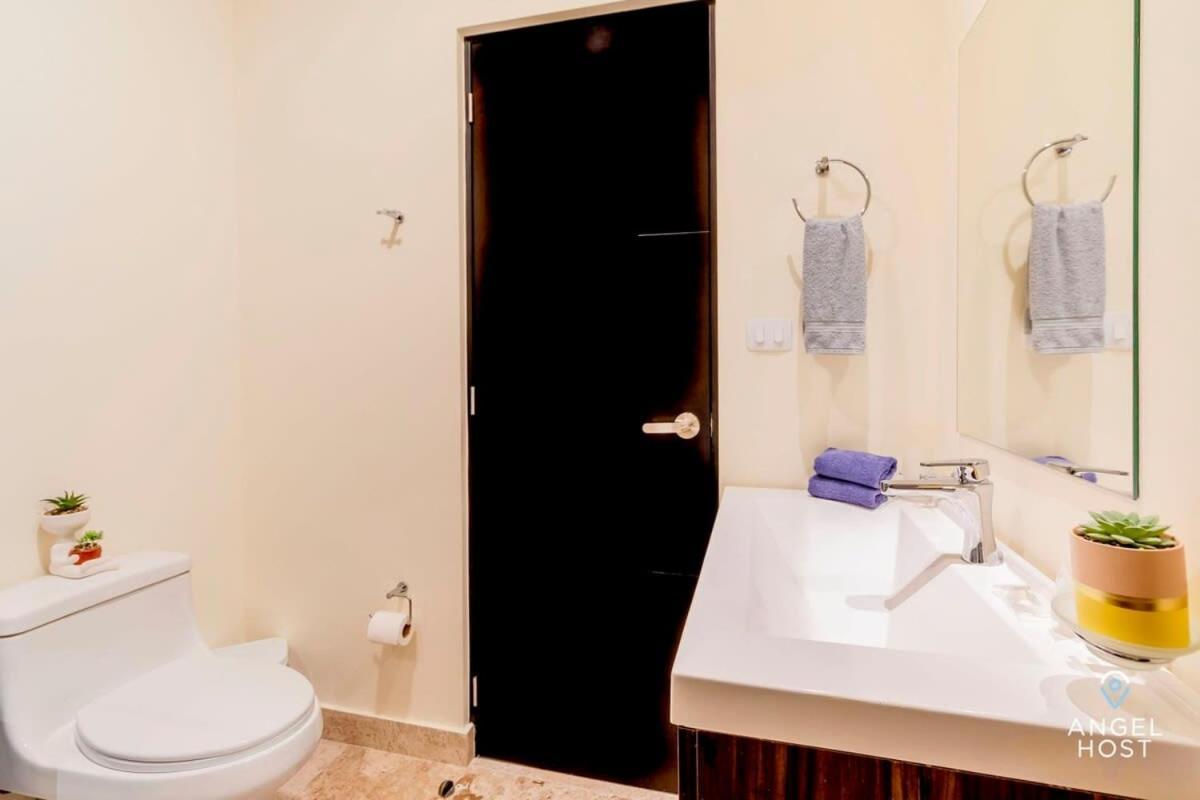 Roof Pool, Gym, Full Kitchen, 4 Blocks To 5th Ave Holiday home Playa del Carmen
