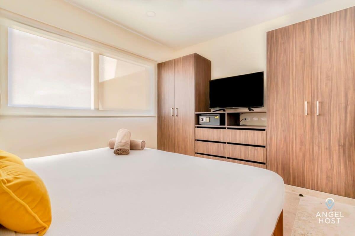 Holiday home Roof Pool, Gym, Full Kitchen, 4 Blocks To 5th Ave *