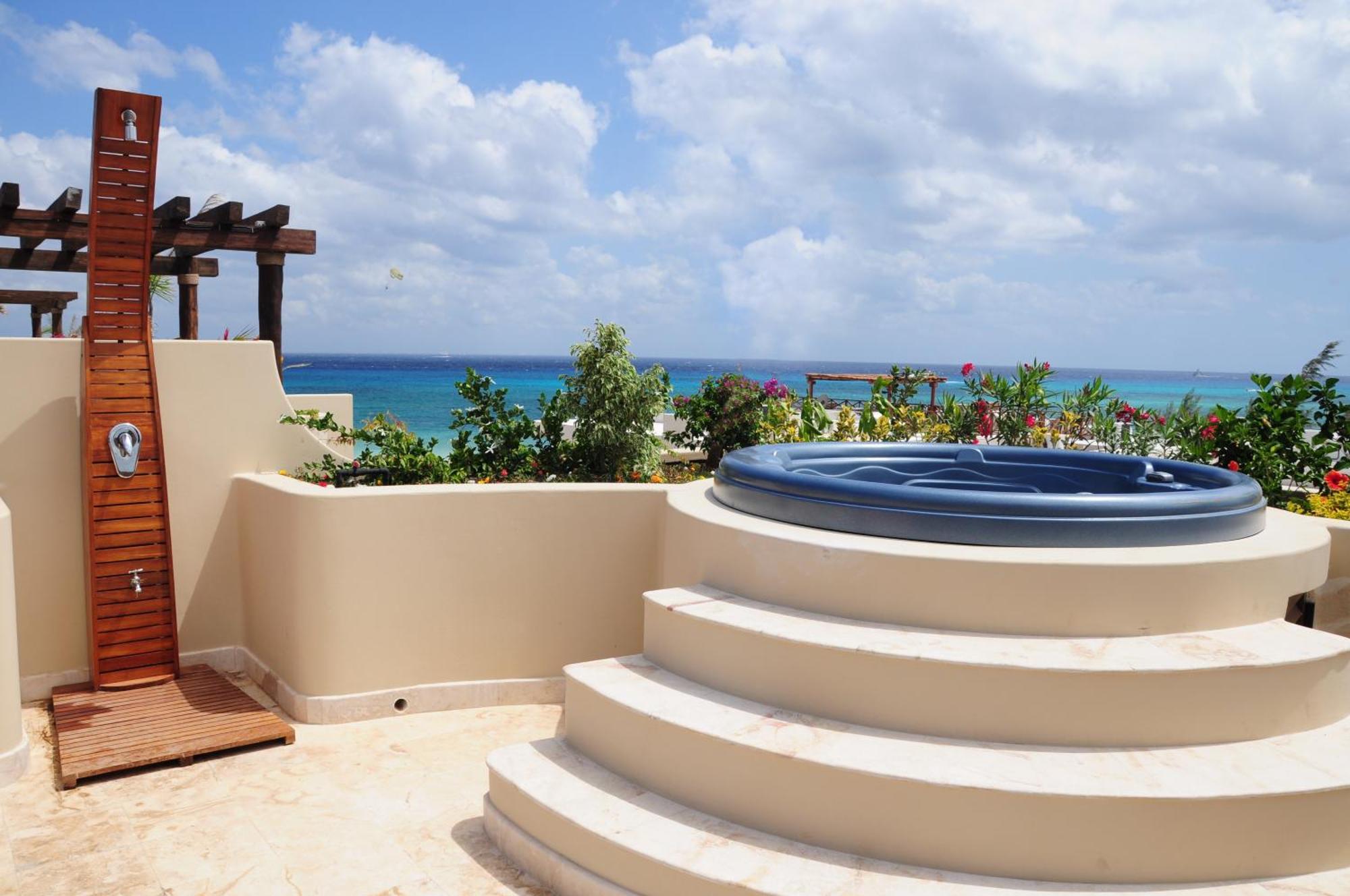 Hotel El Taj Oceanfront And Beachside