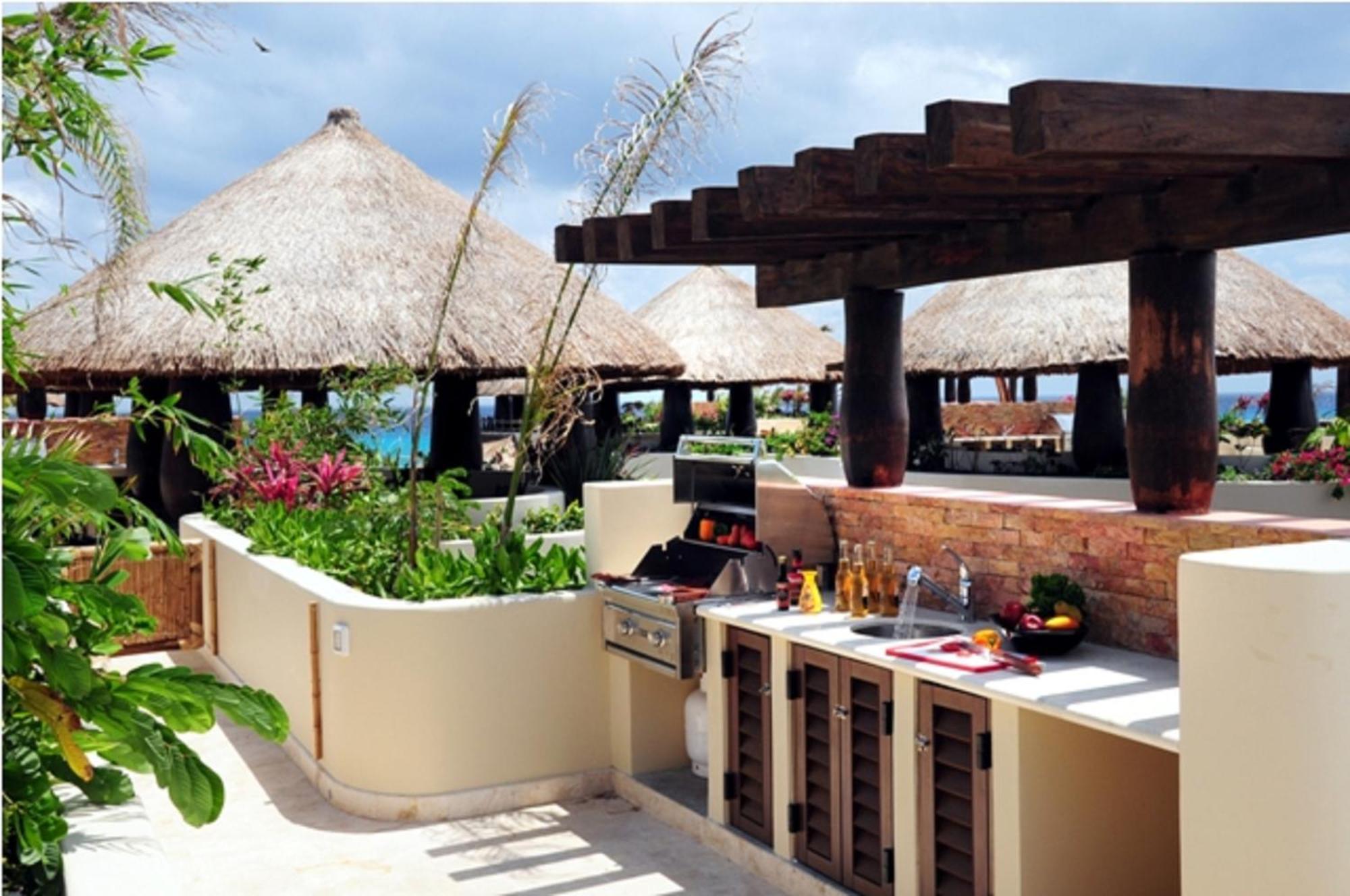 El Taj Oceanfront And Beachside