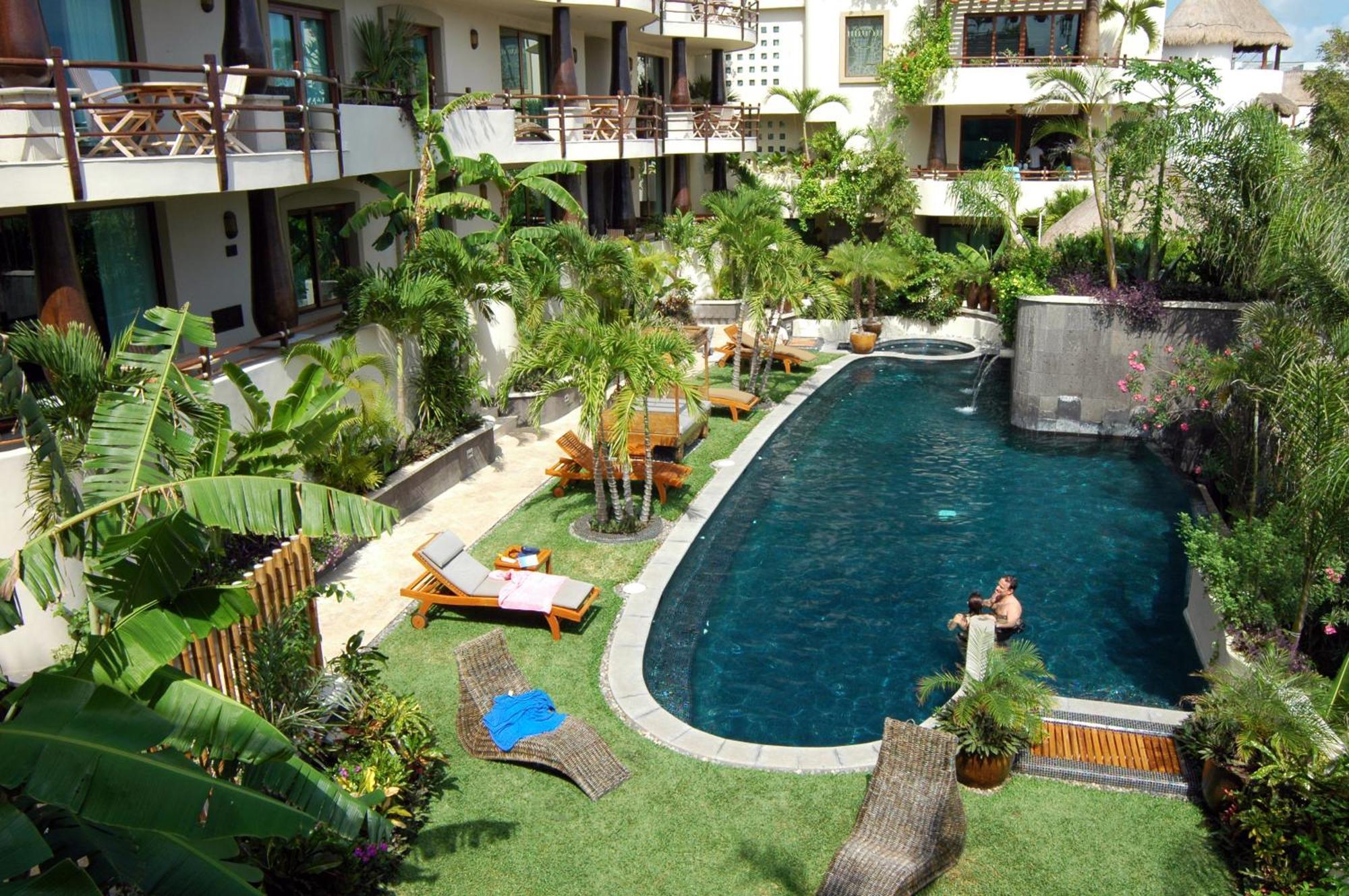 Hotel El Taj Oceanfront And Beachside