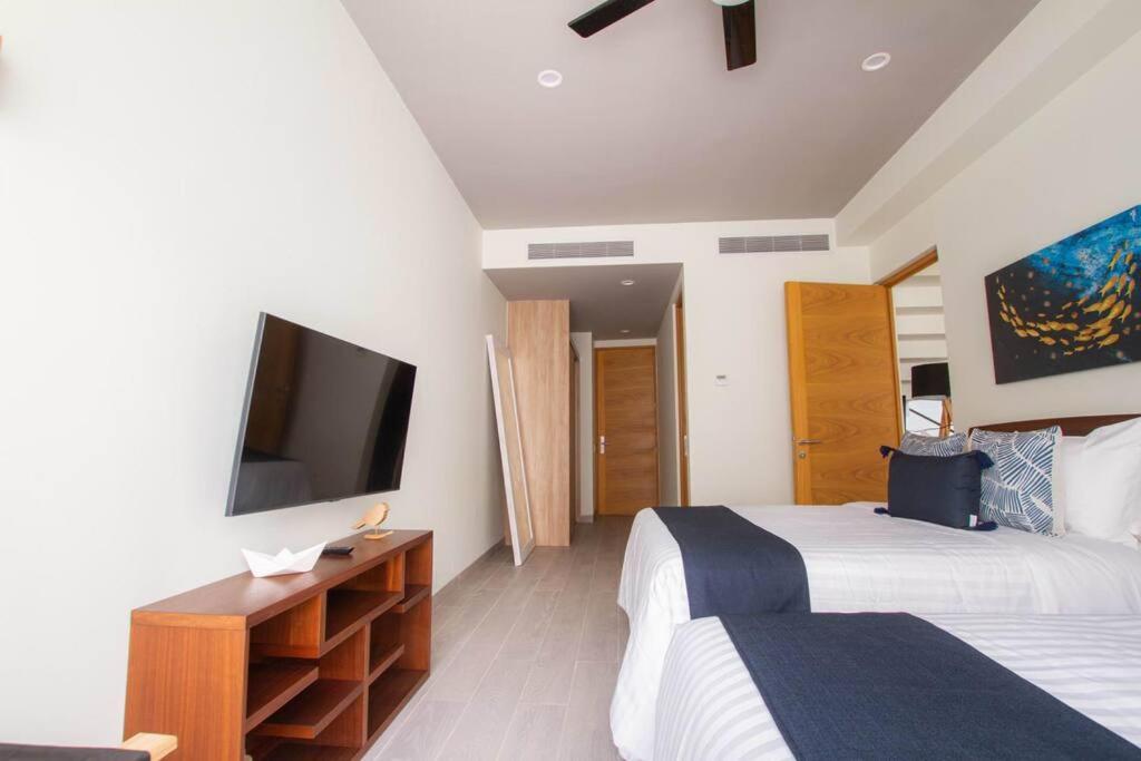 Apartment Amazing 2br Penthouse With Private Rooftop Pool *