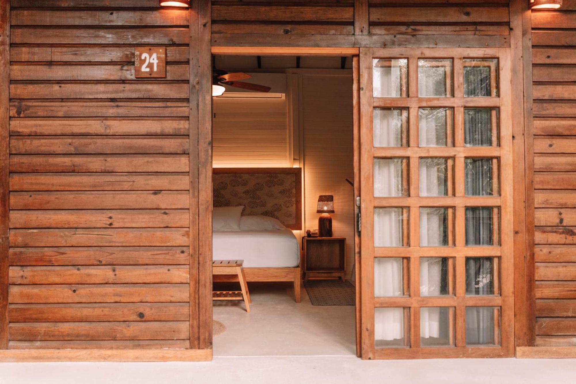 Hotel Petit Lafitte Front & Playa del Carmen