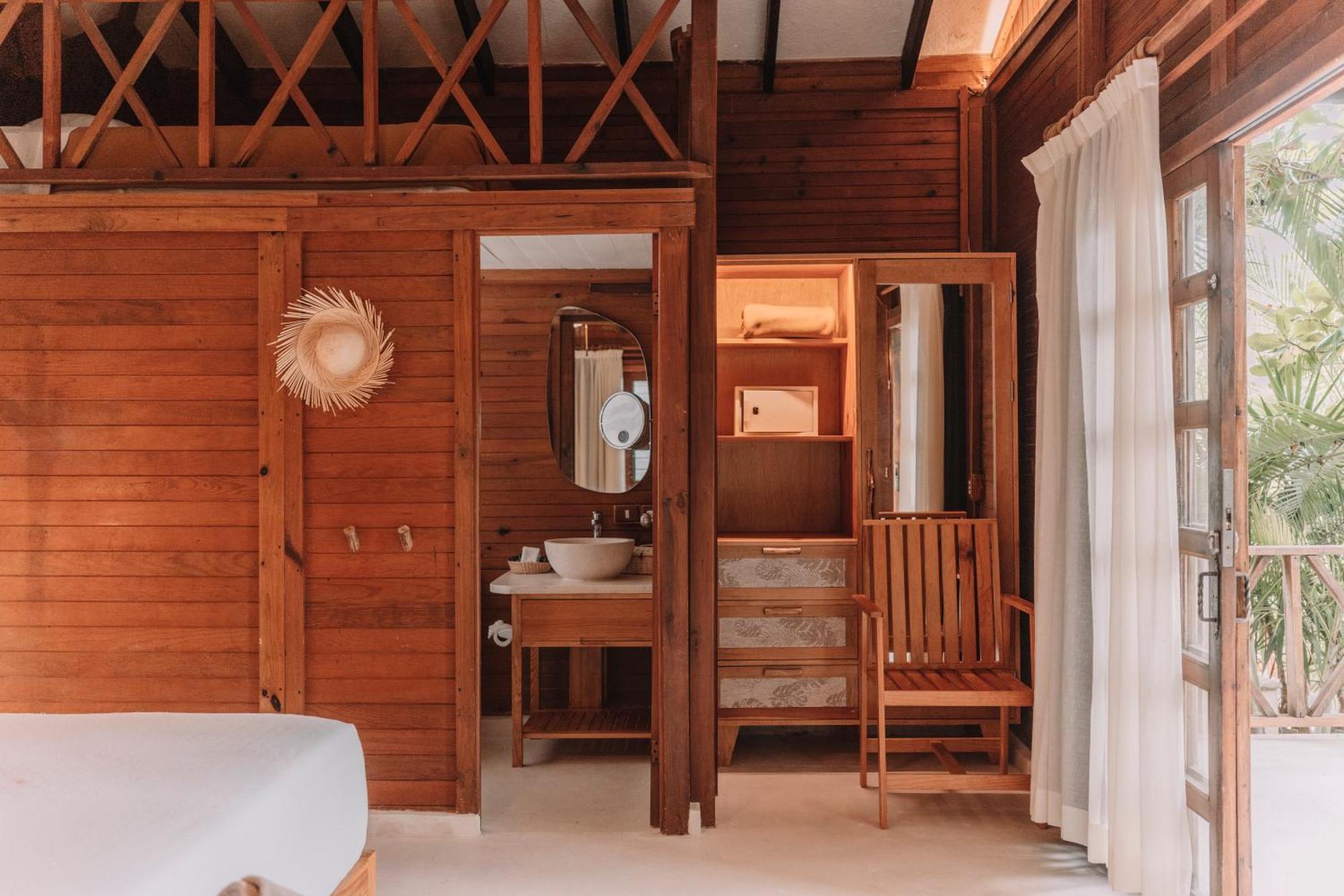 Hotel Petit Lafitte Front & Playa del Carmen