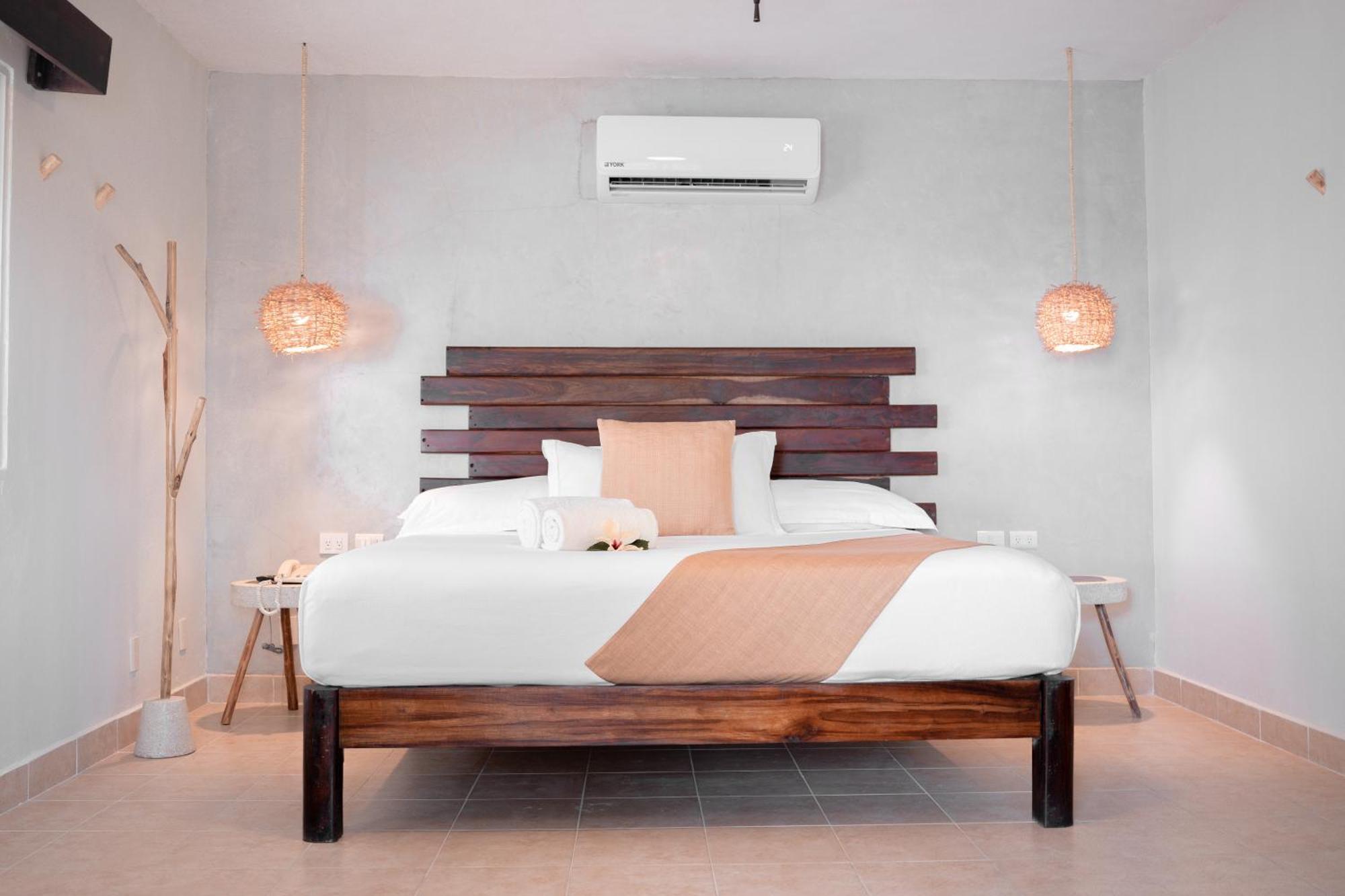 Hotel Petit Lafitte Front & Playa del Carmen