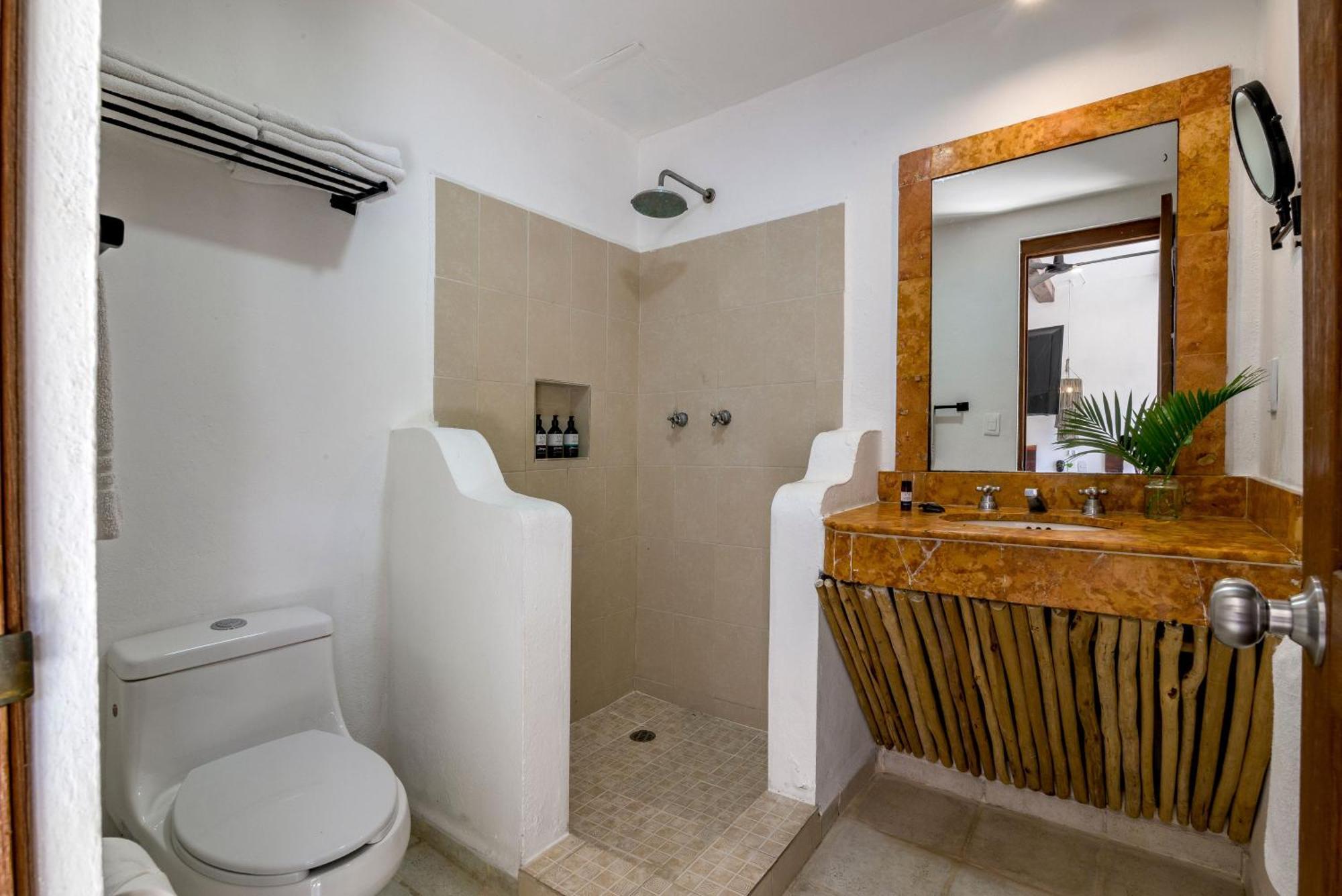 Banana Boutique & - 5th Av Hotel