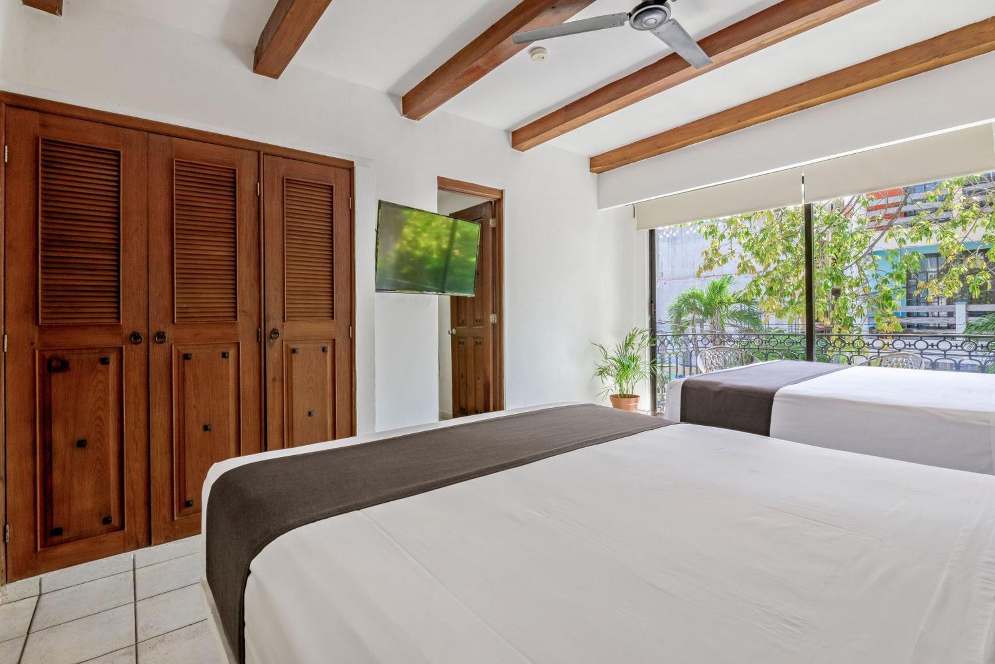 Banana Boutique & - 5th Av Playa del Carmen
