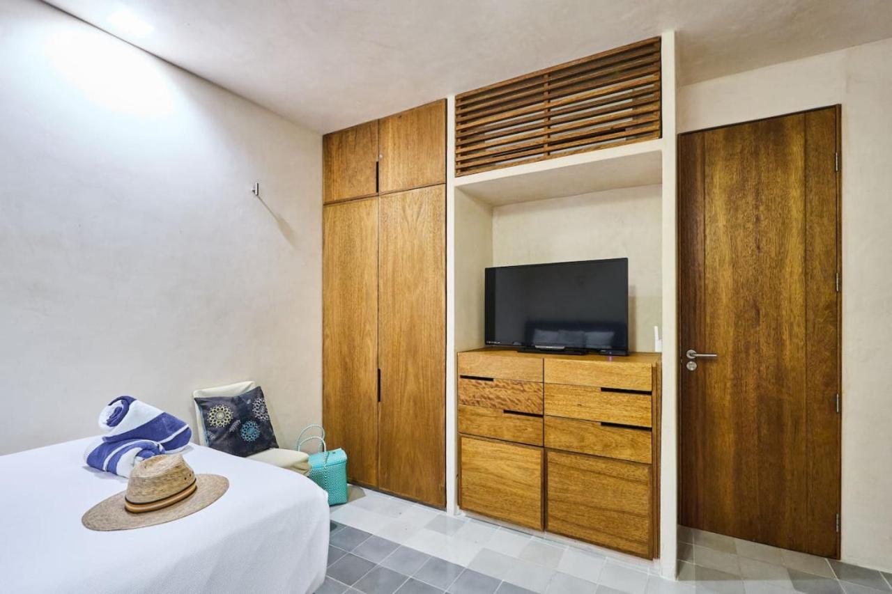 Downtown 2br At 200m With Rooftop And Pool Playa del Carmen