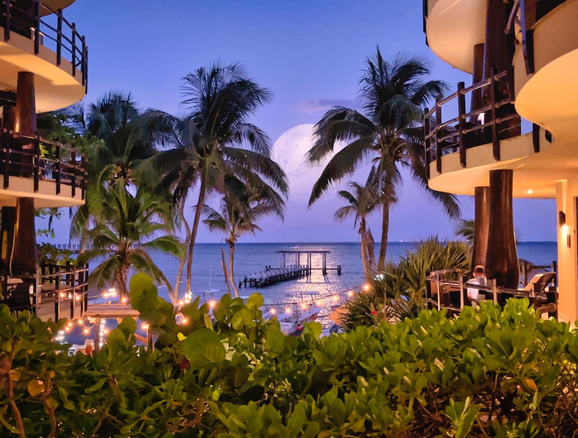 El Taj Oceanfront And Beachside Hotel