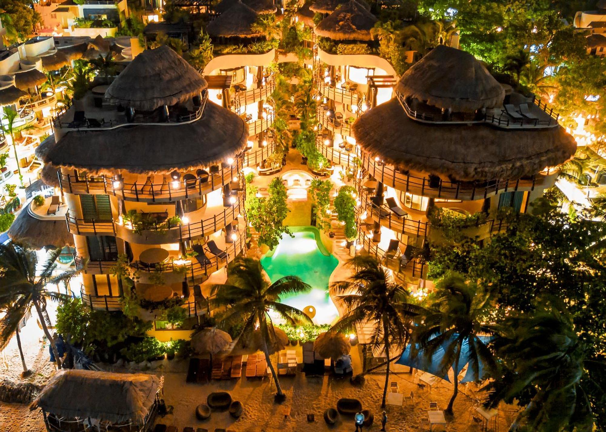 Hotel El Taj Oceanfront And Beachside