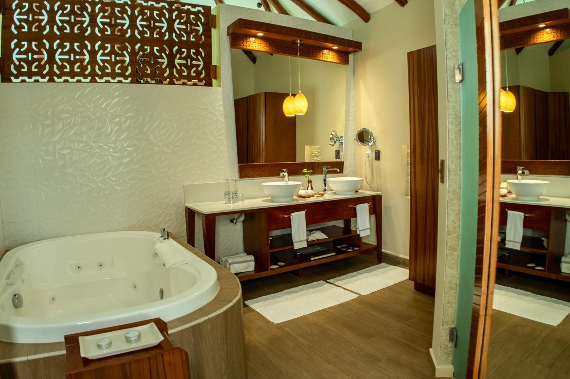 Resort Palafitos Overwater Catamaran, Cenote & Inclusive (adults Only)