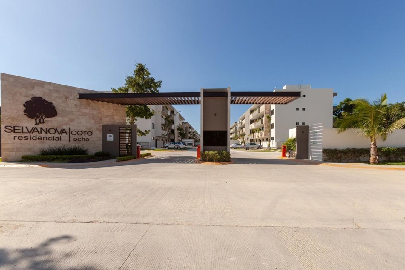 Modern Wifi 200mb, 2 Gyms, 6pools, Balcony Vakantiehuis Playa del Carmen